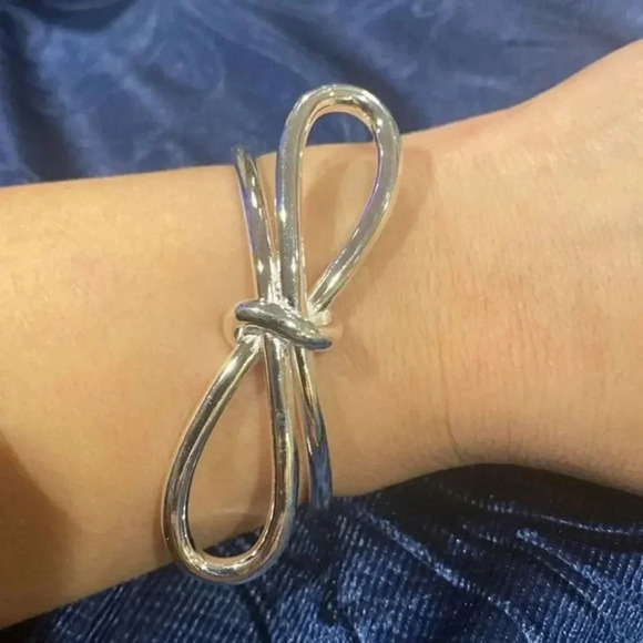 Beautiful Bowknot Bracelet for Women Fashion Creative Birthday Party Jewelry NEW - Picture 3 of 5